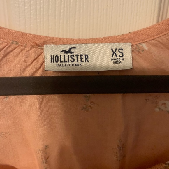 XS Hollister long sleeved crop top - Picture 3 of 3